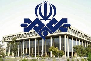 حرکت زشت روی آنتن زنده تلویزیون/ شکستن بطری روی سر مجری/ ویدئو