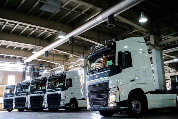 نقص سازمان ملی استاندارد در تایید خودروهای سنگین وابستگی خودروسازان به چین در حال افزایش است.