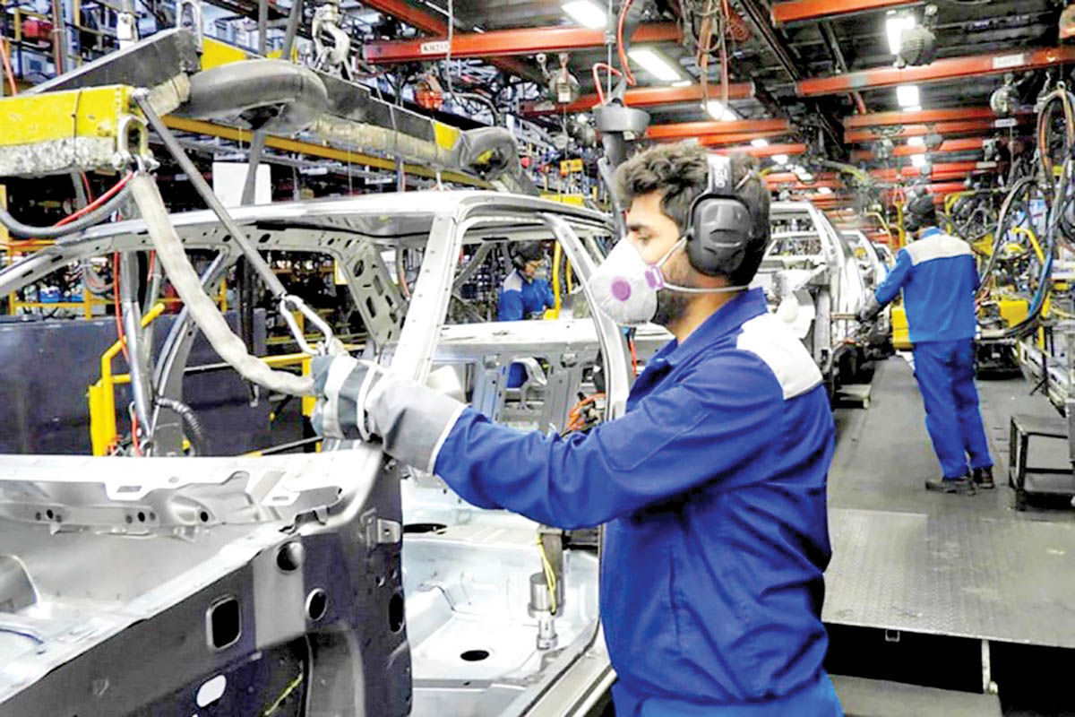 صنعت خودرو در بن بست ناکارآمدی است | آیا هزینه های خودروسازی به جیب مردم واریز شده است؟