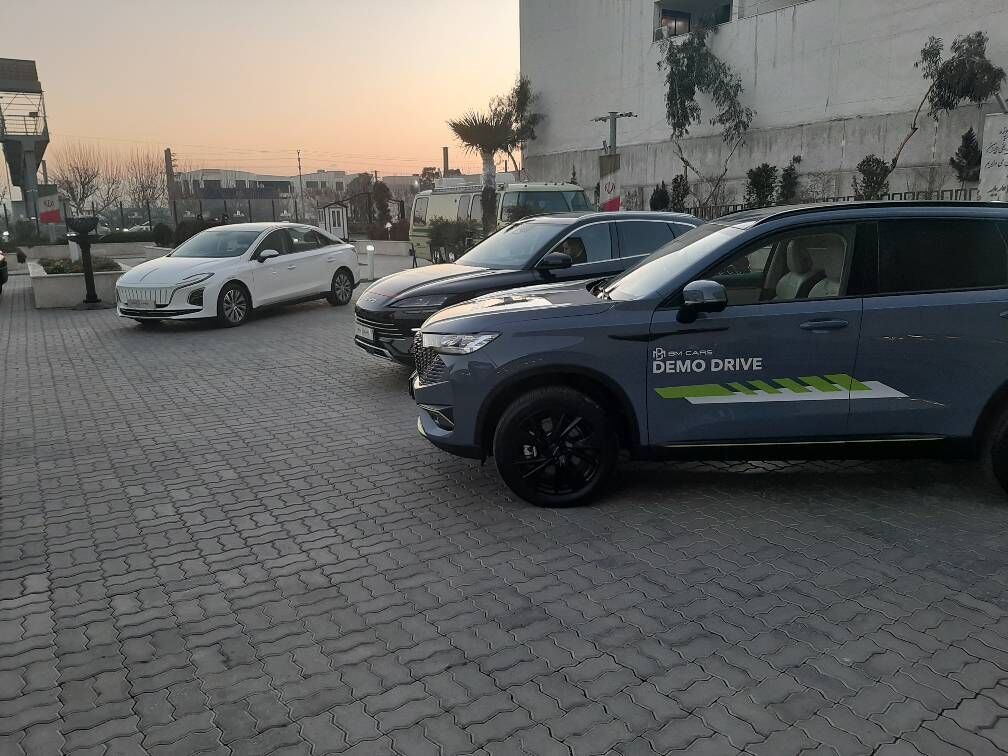 رقابت تولید خودروهای الکتریکی بین آمریکا و چین خرید ایستگاه های شارژ 20 میلیارد هزینه دارد