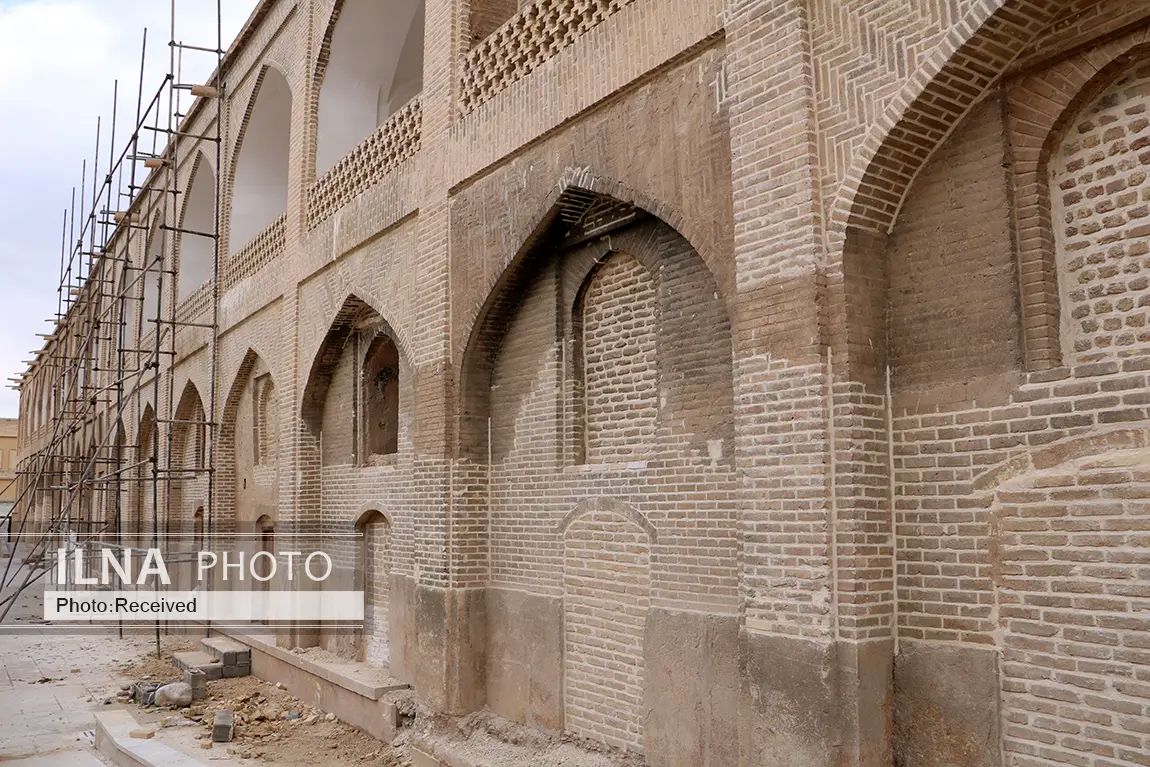 مرمت مدرسه خان شیراز با سیمان سفید! مرمتگران روش مرمت مهمترین بنای صفوی را فاجعه می دانستند