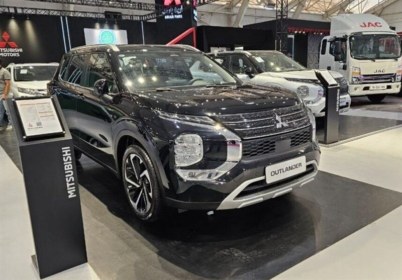 نوسانات قیمت اتومبیل های وارداتی در آخرین روزهای سال 2 میلیون گران و ارزان بودن 2 میلیون دلار