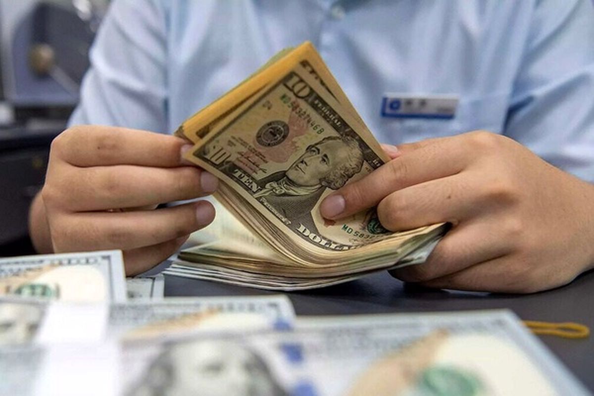 نرخ ارز سنگین در بازار قیمت 4000 دلار کاهش می یابد