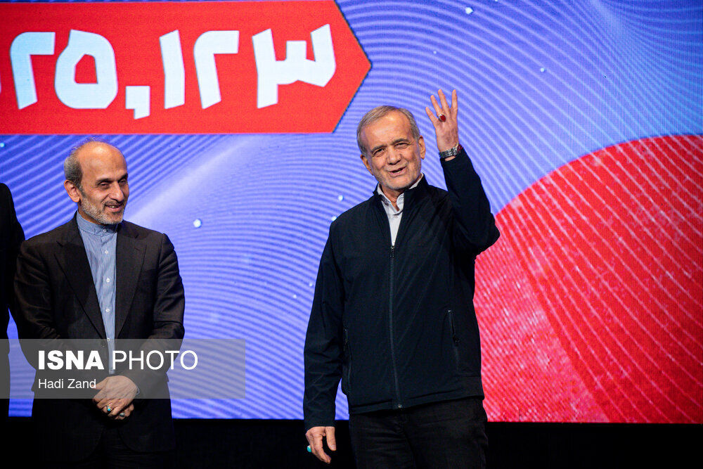 تصاویر خاص پیراهن امضا شده تیم ملی به Massoud Medicine