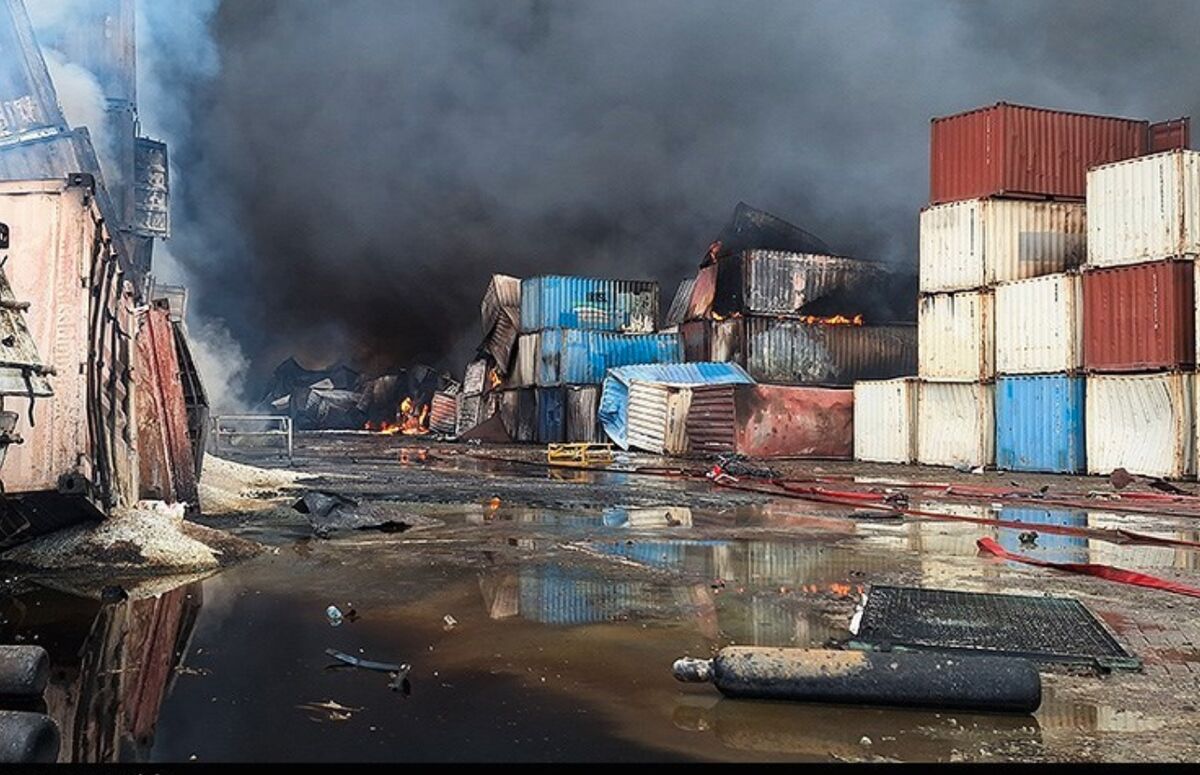 وضعیت خودروهای وارداتی بعد از انفجار در بندر شهید رجایی| خودرو جانبازان در گمرک باهنر است