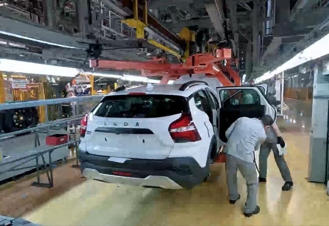 خودروساز روس در اندیشه راه‌اندازی خط تولید لادا در ایران