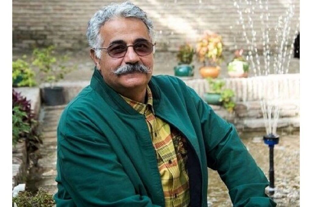 اقبال واهدی: من در مسجد محله با احمدی نژاد/ویدئو بودم
