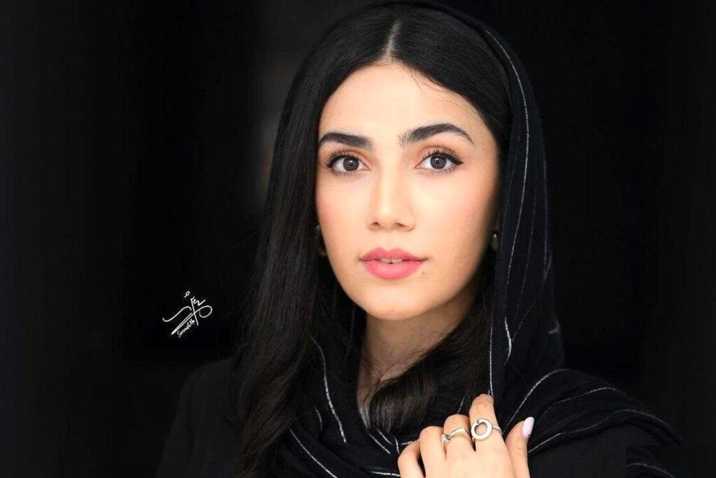 Arezu Tajik بازیگر الهام بخش در مکاشفه عمومی آخرین قسمت از سریال های تلویزیونی John Hard
