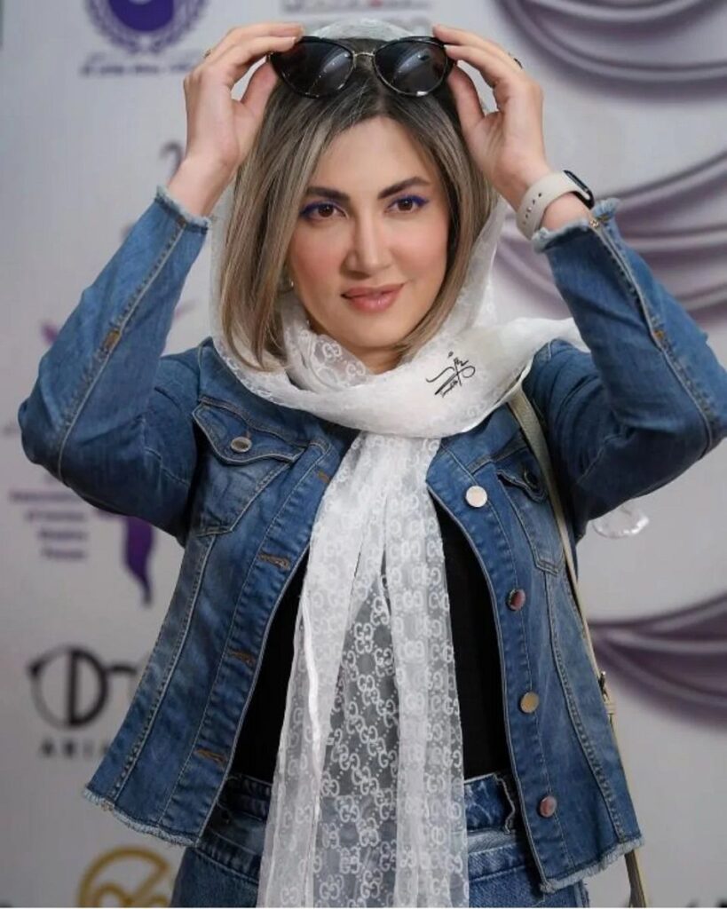 به سبک مختلف Samira Hosseini 1