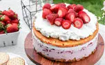 طرز تهیه کیک بستنی توت‌ فرنگی؛ یک دسر خنک و مجلسی
