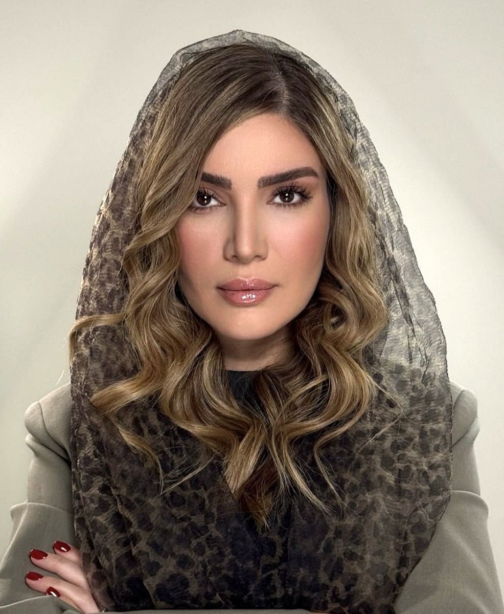 ماتین سوتود با روسری پلنگ 1