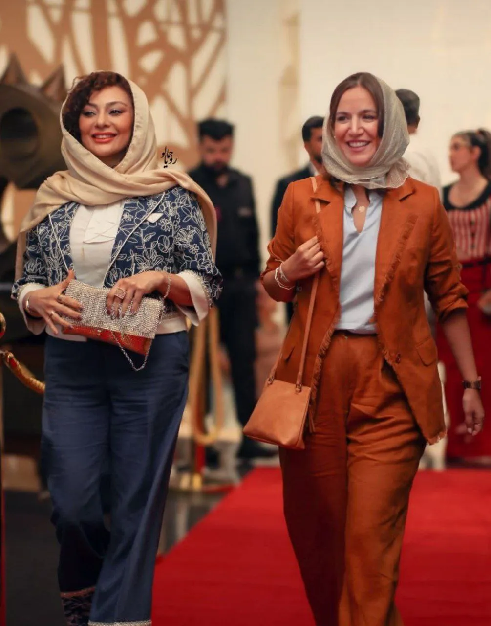 سبک مختلف Yekta Nasser و ستاره Pesiani در عمان 1