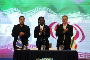 مراسم امضای قرارداد رسمی کلارنس سیدورف با باشگاه استقلال برگزار شد