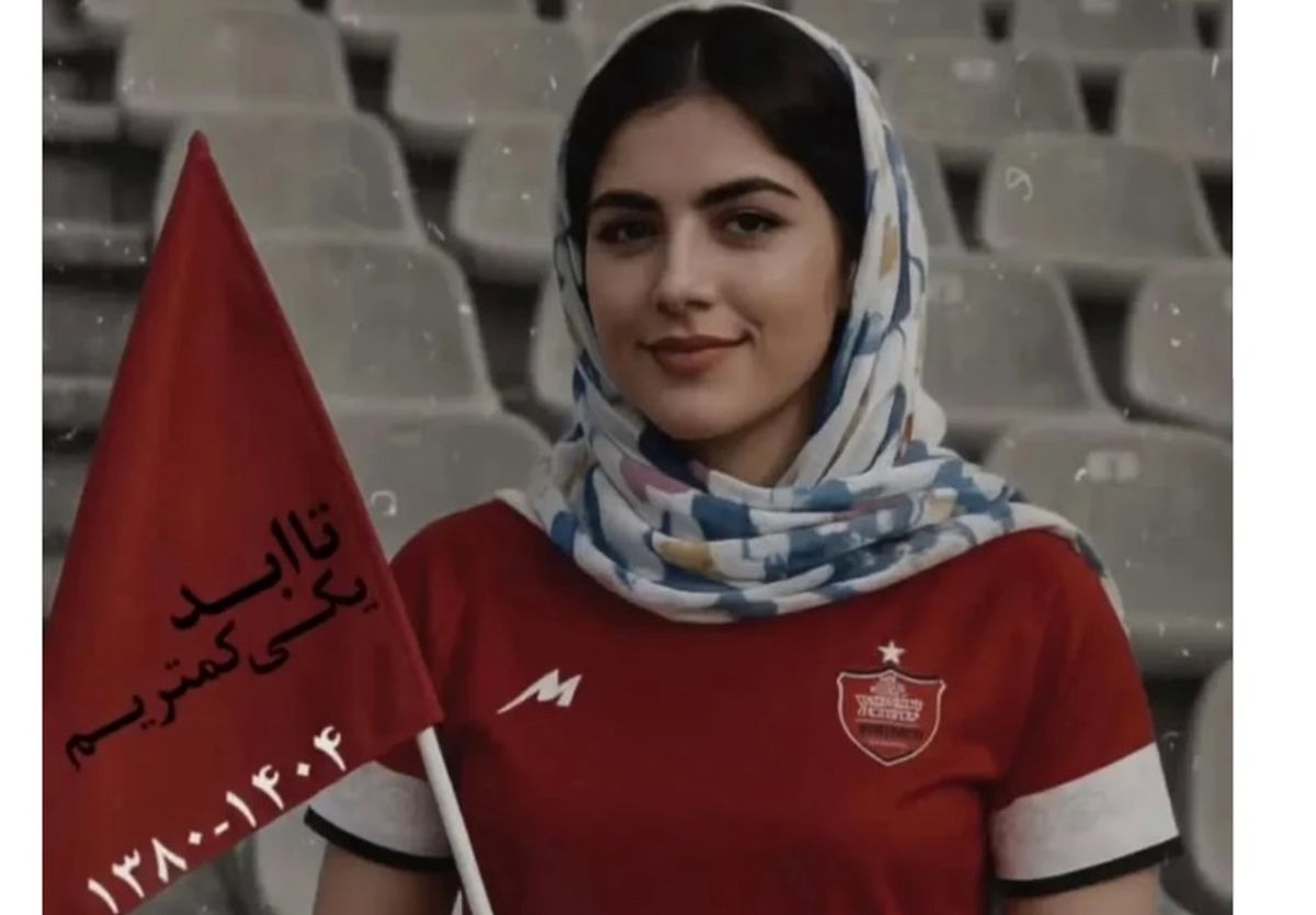 تصویری از قبر الاهه حسین نجاد با پرچم پرسپولیس