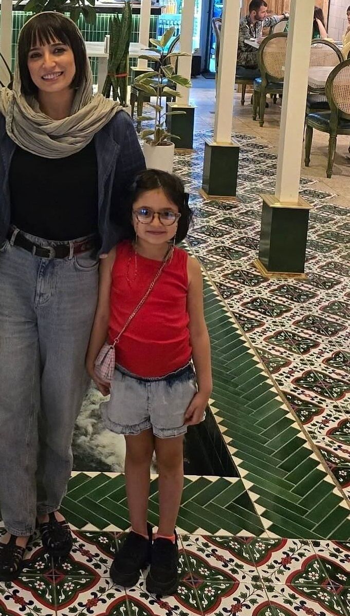 جواهرات جوان و نگار دختر Rumbd 1