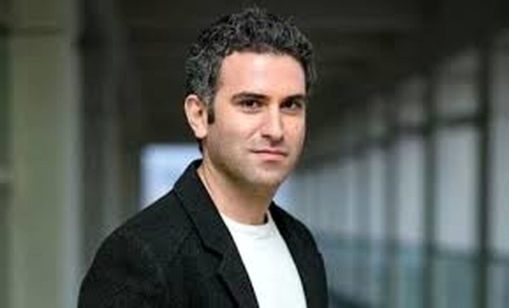 رفتار خرد کننده هاتن شکیبا با یک فن/ ویدئو