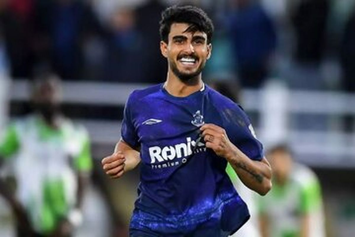 پس از مذاکره با استقلال ، پدیده لیگ برتر را به سمت پرسپولیس بچرخانید