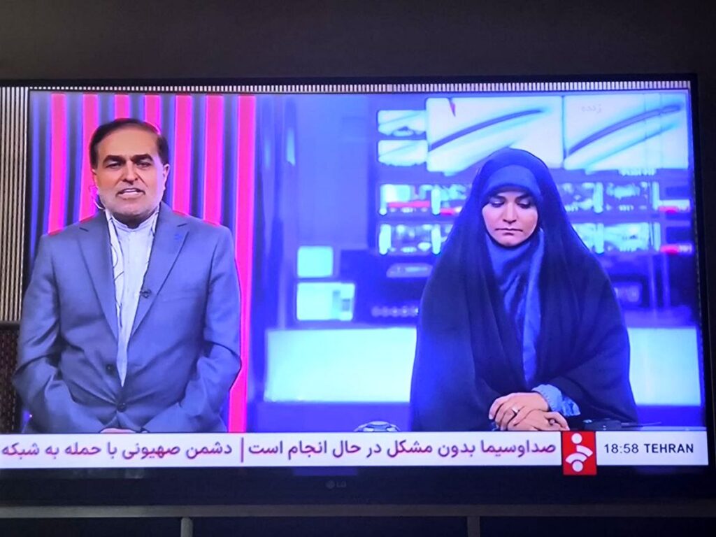 Sahar Emami ، مجری The Voice and Sima ، به پخش زنده شبکه خبری