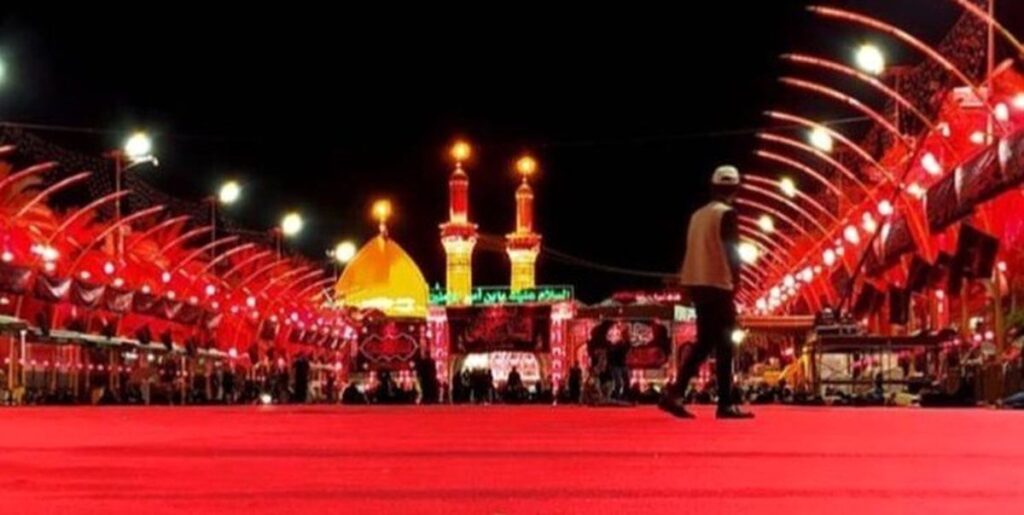 لحظه جایگزینی پرچم پیامبر سید الشوهادا / ویدئو