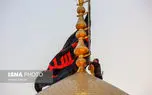 تصاویر؛ تعویض پرچم گنبد حرم حضرت معصومه(س) در آستانه ماه محرم