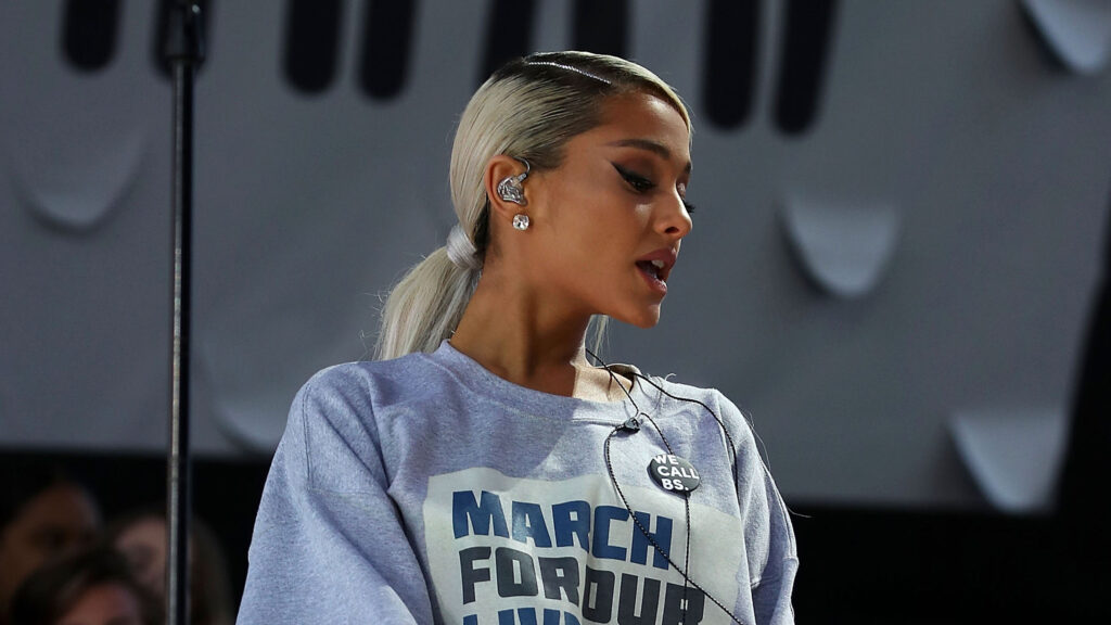 Ariana-Grande-Thumb-DEC-31-2018
