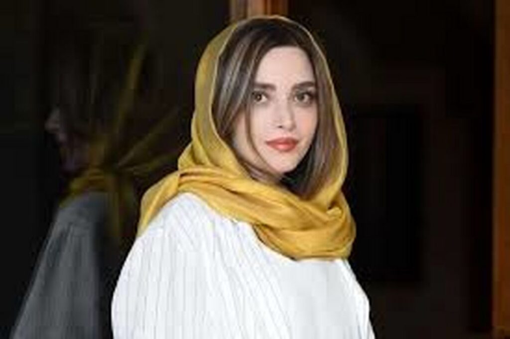 Behnoush Tabataba'i با یک عکس هنری تسلیم شد