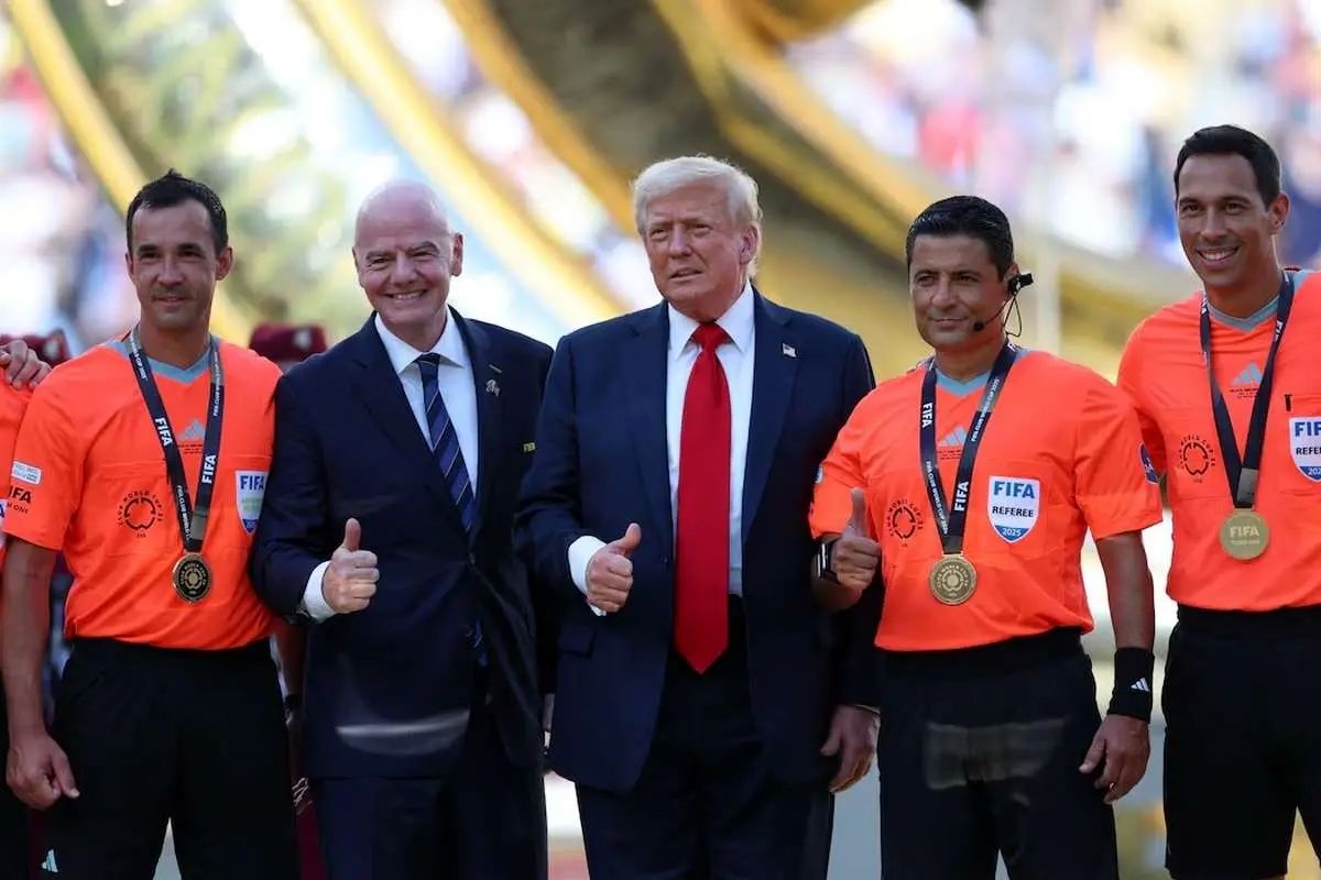 نصب بنر در برابر Alireza Foghani در QOM