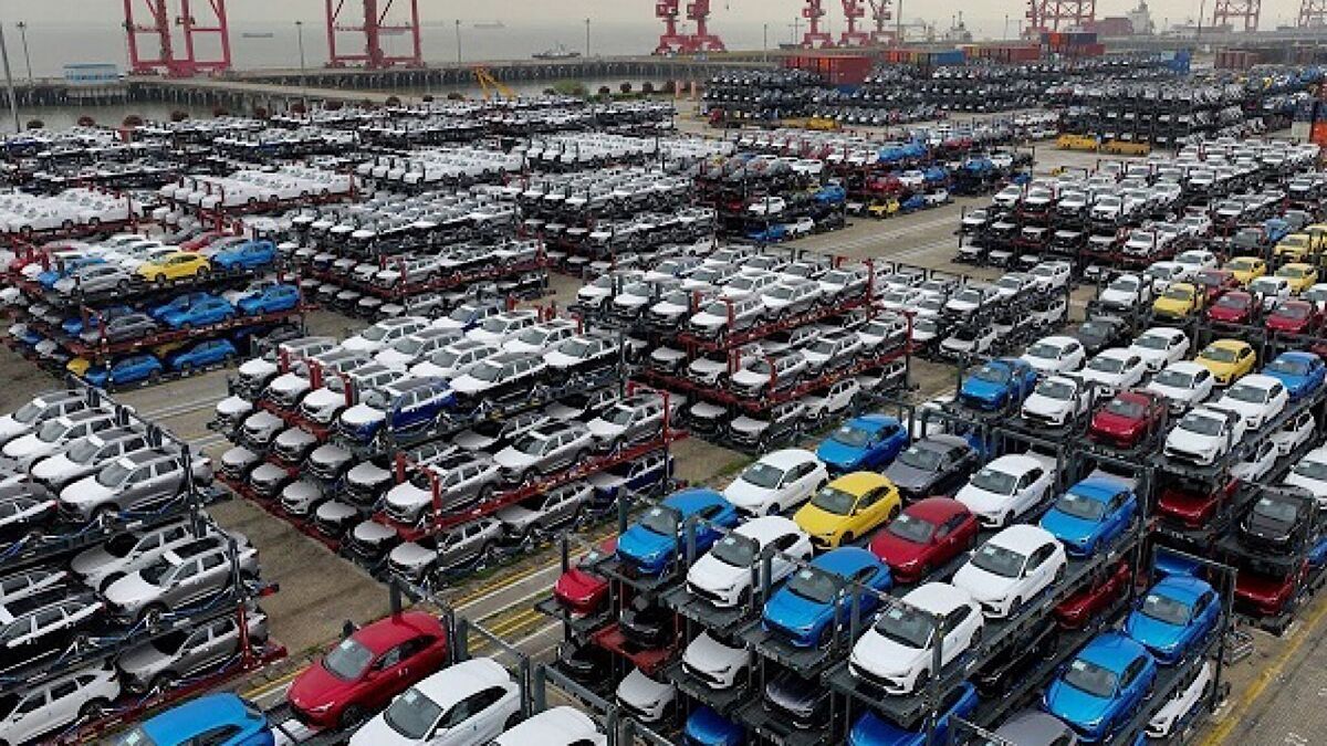 ابهام در نخستین عرضه خودروهای وارداتی سال ۱۴۰۴