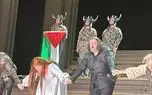 ببینید؛ جنجال اهتزاز پرچم فلسطین در رویال اپرای لندن