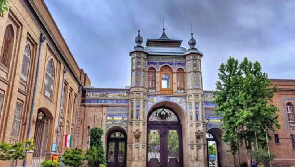 این نمادی از تهران قبل از برج آزادی بود. از الهام بخش تیراندازی با کمان تا ردپای پهلوی