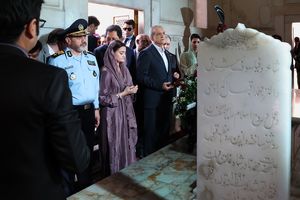 شعرخوانی پزشکیان در پاکستان؛ از جوانی با اشعار اقبال لاهوری آشنا بودم/ ویدئو