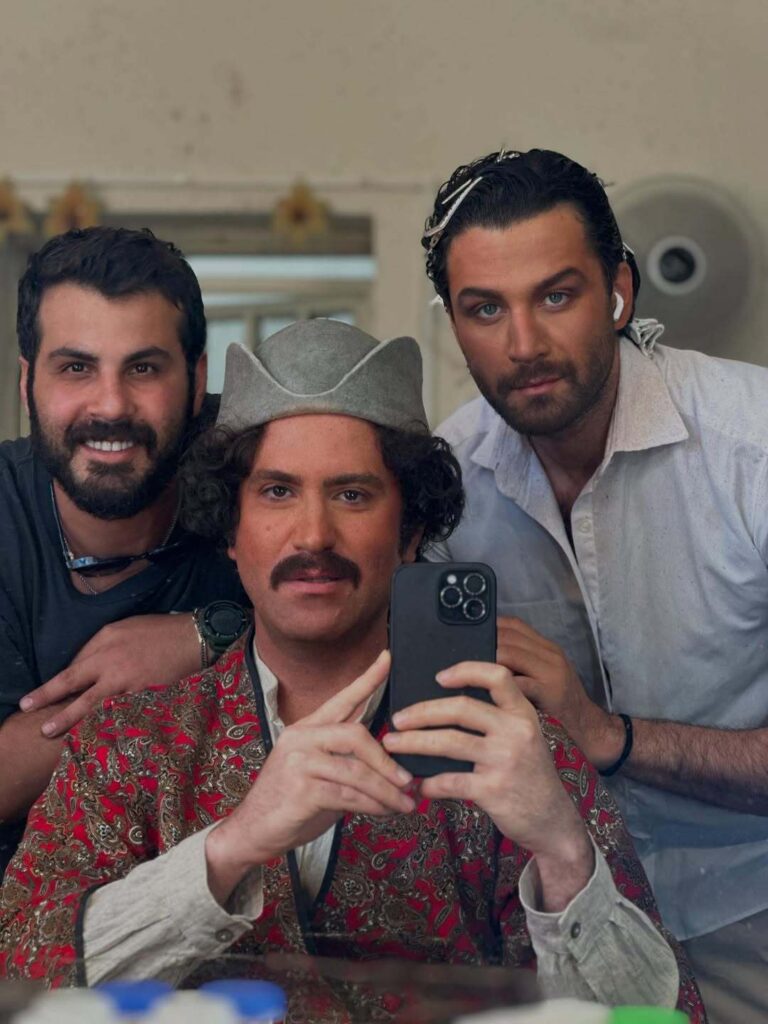 چهره مختلف Houtan Shakiba در پشت صحنه Sushon (عکس)