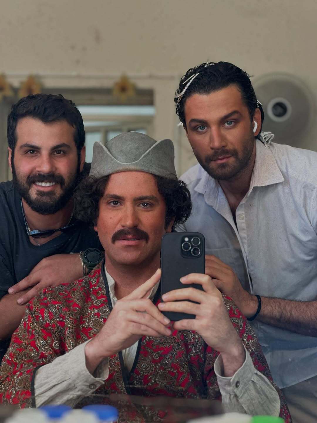 چهره مختلف Houtan Shakiba در پشت صحنه Sushon (عکس)