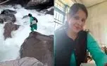 پرستاری که برای واکسیناسیون نوزادان از رودخانه خروشان پرید