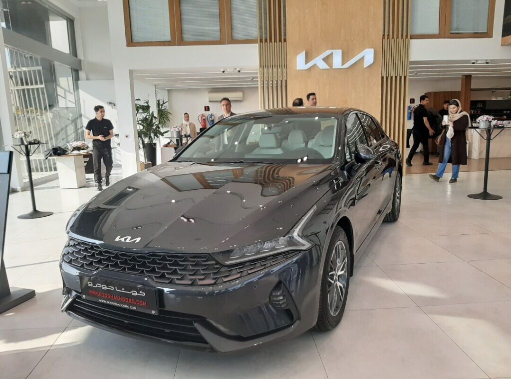 فسخ واردات خودرو چگونه در بازار وجود داشت؟ ذینفعان در حال کار هستند