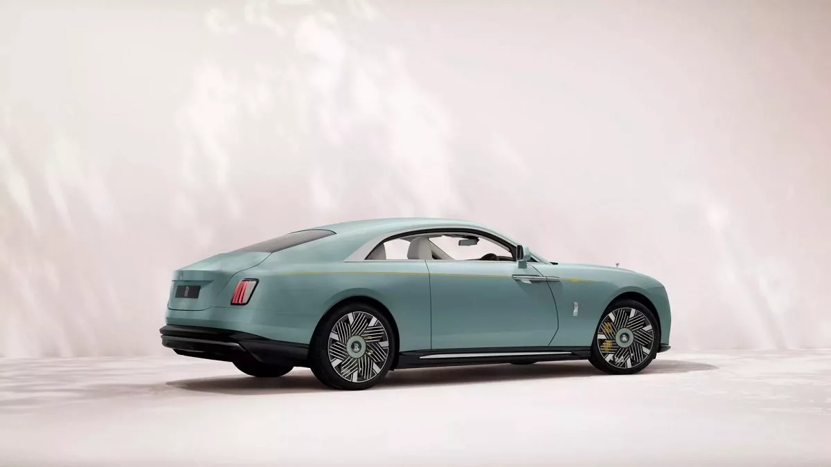 Rolls Royce Specter Primavra معرفی شد. شکوفه گیلاس برای بزرگداشت بهار