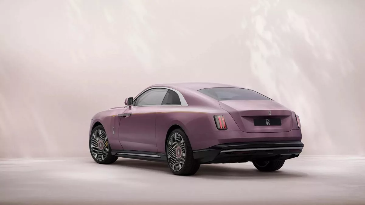 Rolls Royce Specter Primavra معرفی شد. شکوفه گیلاس برای بزرگداشت بهار