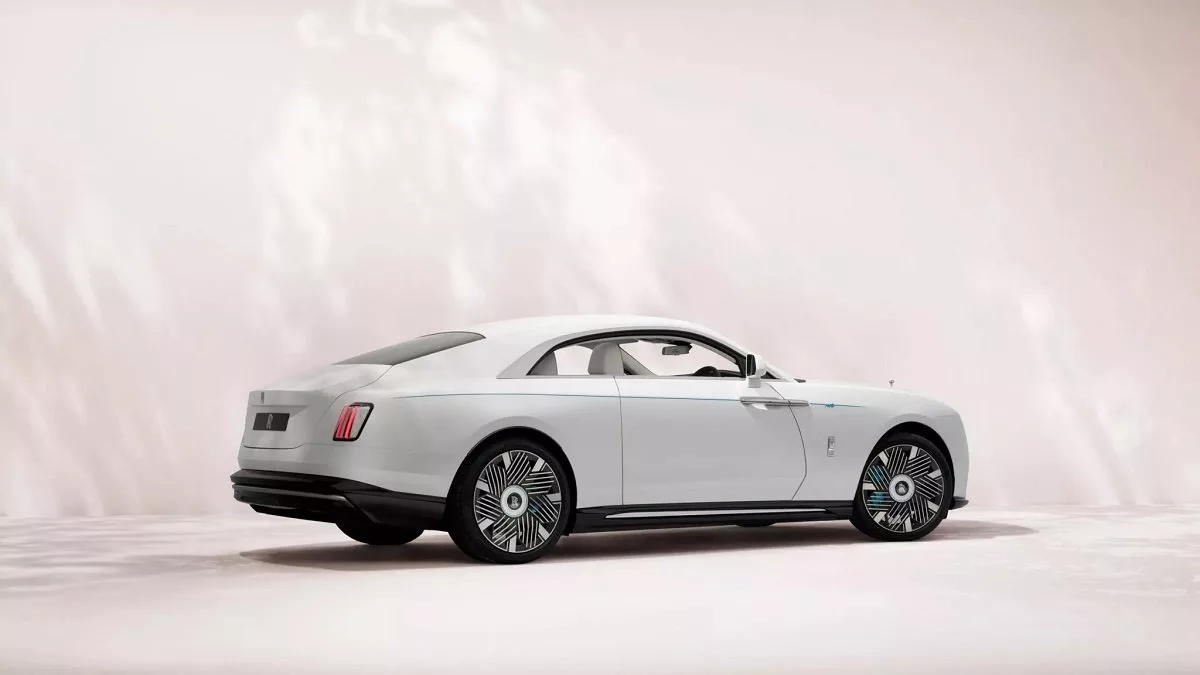 Rolls Royce Specter Primavra معرفی شد. شکوفه گیلاس برای بزرگداشت بهار
