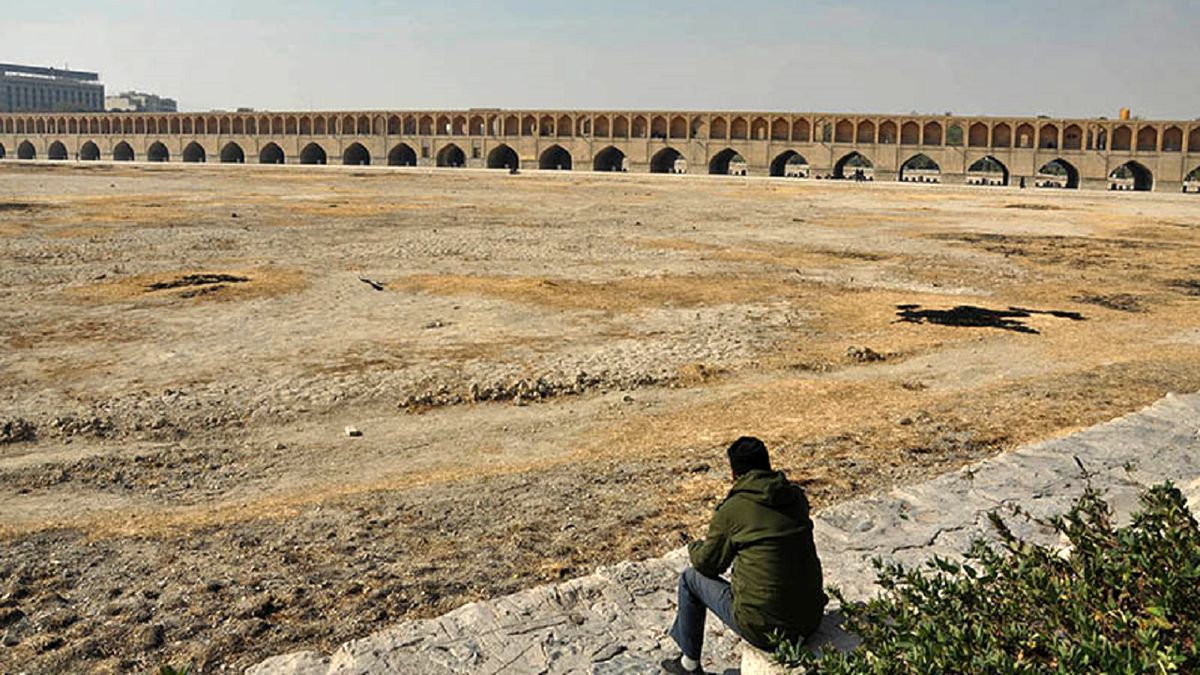 رودخانه زانده به یک سالن موسیقی خیابانی تبدیل شد