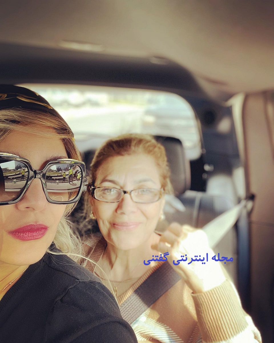 سارا بایات و مادرش 1