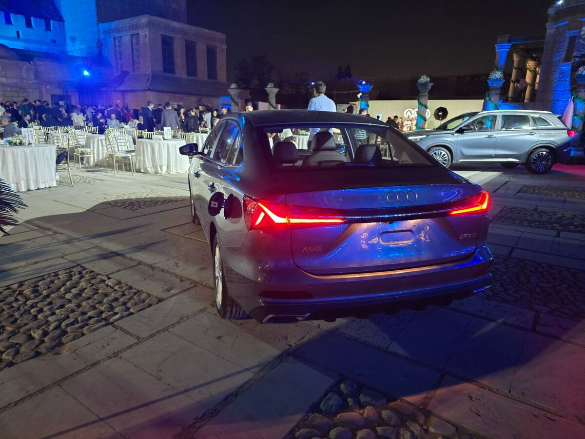 تنوع در بازار سدان و متقاطع با دو محصول 