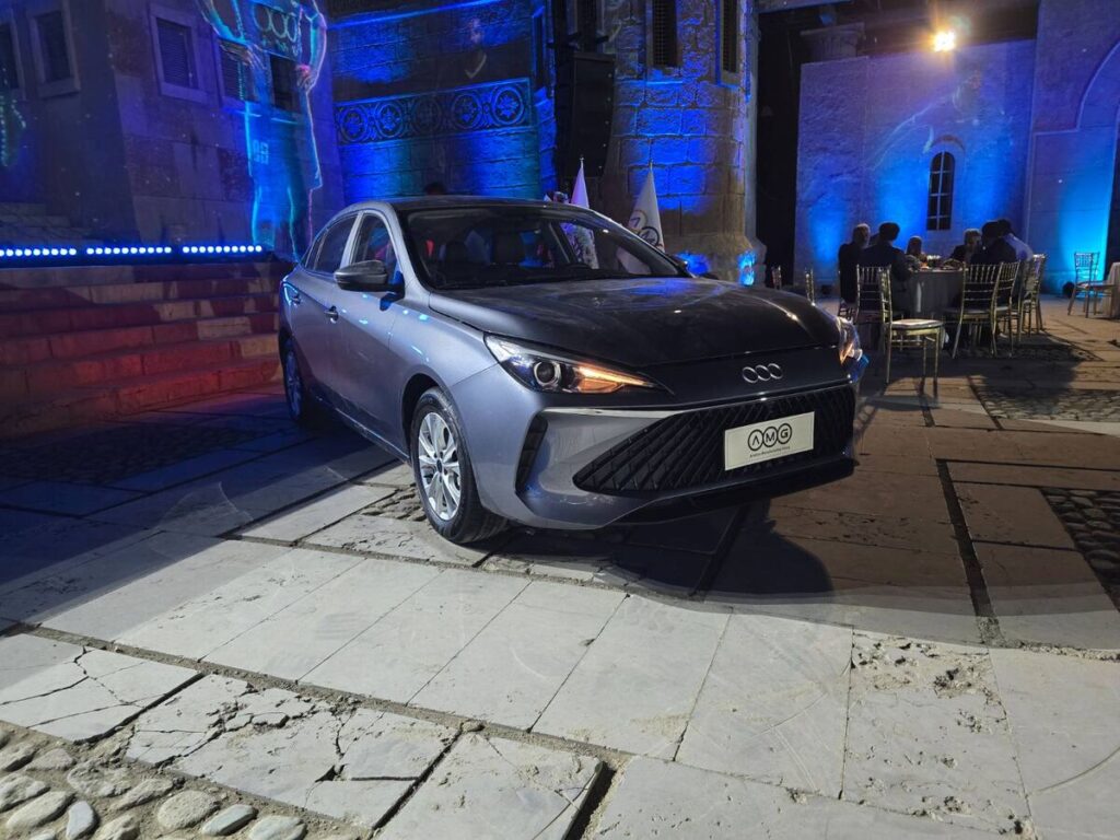 تنوع در بازار سدان و متقاطع با دو محصول