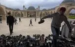 ببینید؛ تشویق کودکان به نماز و حضور در مسجد با توزیع پول
