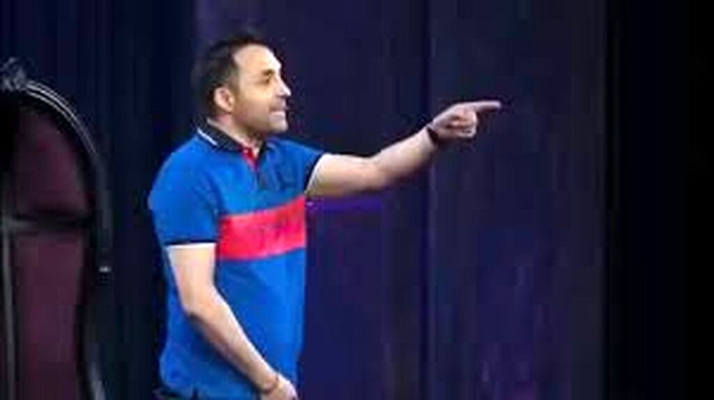 درگیری کلامی بین امیر حسین روستامی و مخاطب: من دیگر به شما پاسخ نخواهم داد/ ویدئو