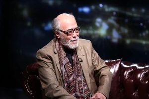 تئاتر ایران آبنبات‌فروشی و بادکنک‌بازی شده است