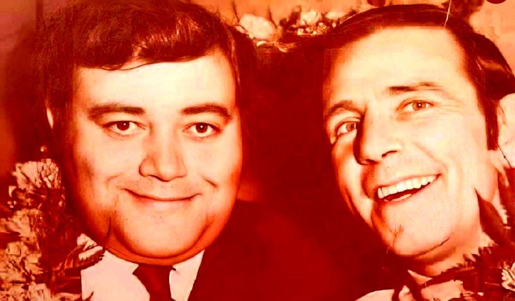 سفر به موقع ؛ Homayoun در پیری ، به همراه ناصر Malek Motiie ؛ دهه 90