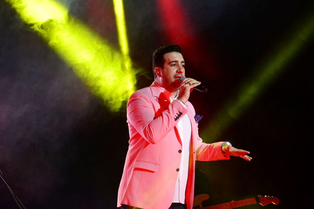 در کنسرت/ ویدئو Omid Hajili به 2 میلیون ویدیوی رقص زنان کرد