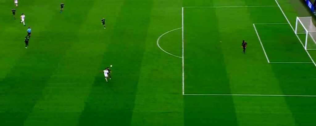 طرفداران استقلال قبل از بازی استادیوم را ترک کردند/شعار مقابل ساپینتو را منتشر کردند