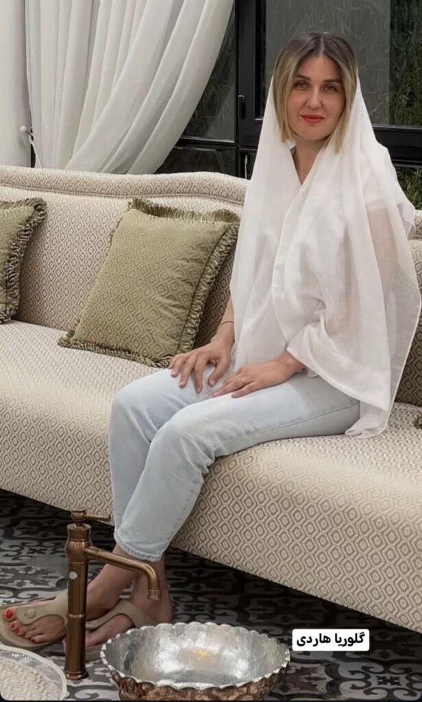 چهره گلوریا هاردی 1 را تغییر دهید