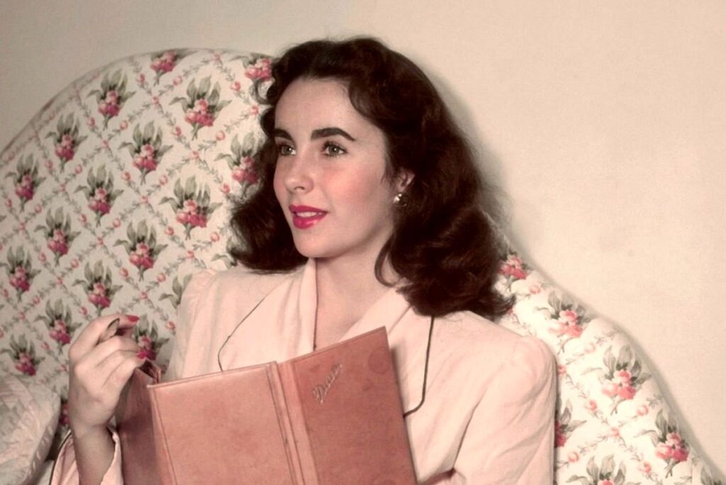 سفر در تاریخ ؛ جلسه ناصر ملک موتی با الیزابت تیلور در تهران ؛ سال 54